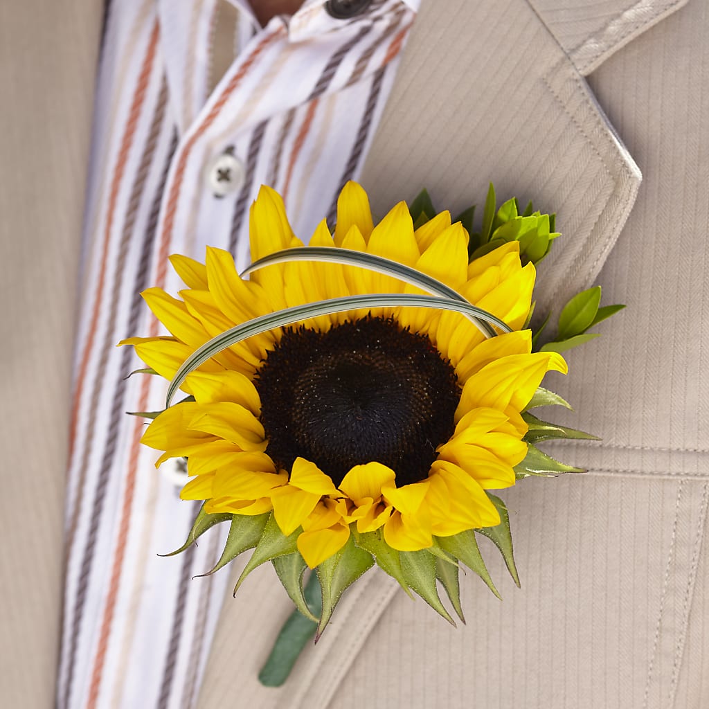 Free Spirit Boutonniere – Peonies Plants On Main, Woodruff SC